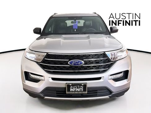 Used 2020 Ford Explorer XLT w/ Equipment Group 202A image 2