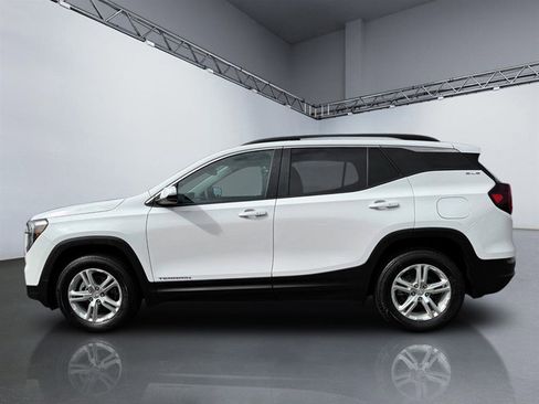 Used 2022 GMC Terrain SLE w/ Driver Convenience Package image 2