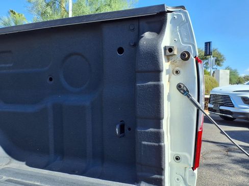 Used 2021 Nissan Titan SV w/ SV Convenience Package RWD image 8