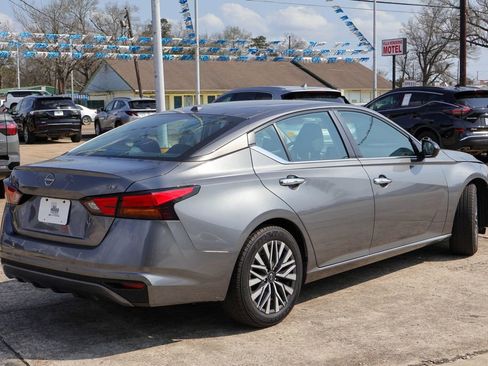 Used 2024 Nissan Altima 2.5 SV image 19