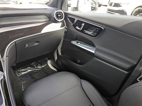 Used 2025 Mercedes-Benz GLC 300 image 18