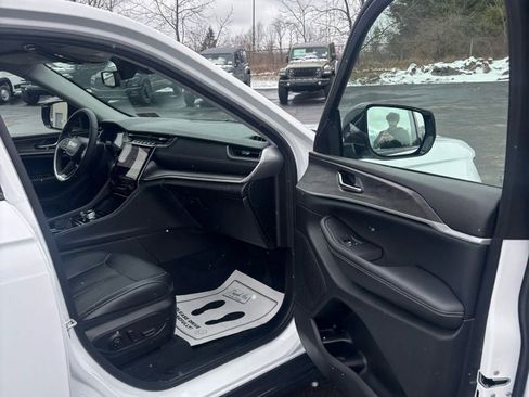 Used 2023 Jeep Grand Cherokee Limited w/ Trailer Tow Prep Group (B) image 24