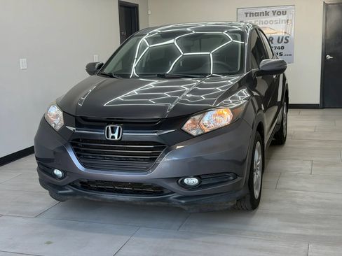 Used 2017 Honda HR-V EX image 2