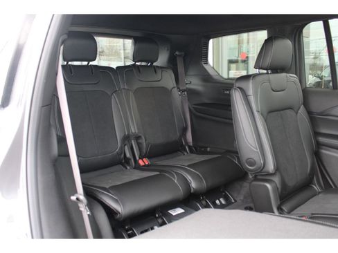 New 2025 Jeep Grand Cherokee L Altitude image 29