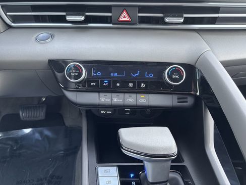 Used 2025 Hyundai Elantra Hybrid FWD image 19