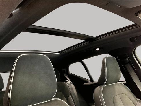 Certified 2023 Volvo XC40 B5 Plus w/ Climate Package AWD/4WD image 26