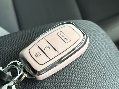Used 2025 Toyota Corolla Cross AWD Hybrid image 28