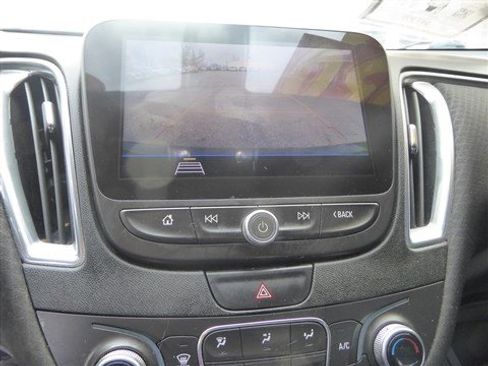 Used 2019 Chevrolet Malibu LT image 12