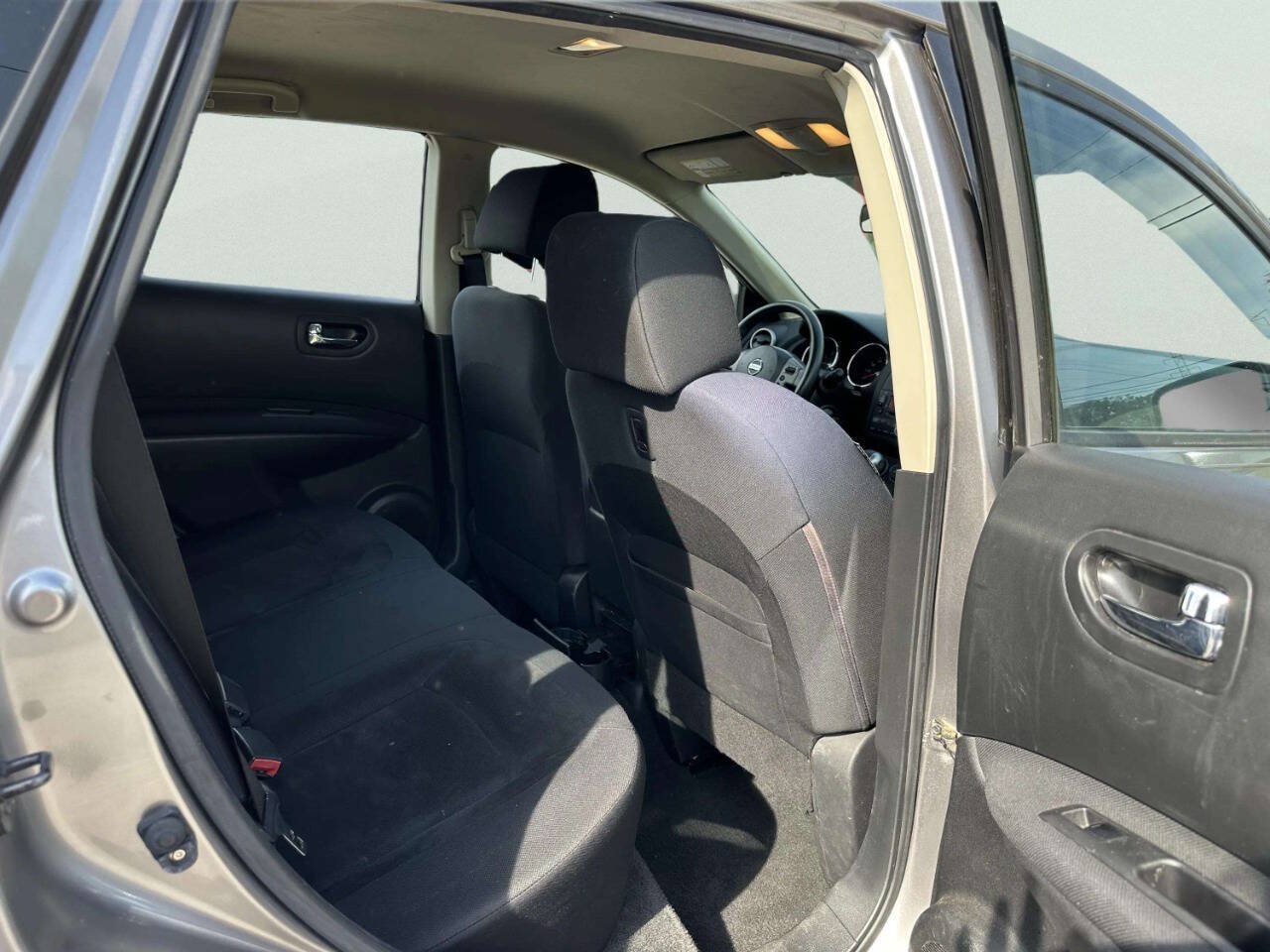 Used 2010 Nissan Rogue S FWD image 17