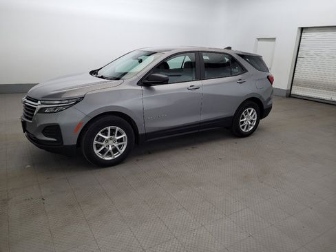 Used 2024 Chevrolet Equinox LS FWD image 2