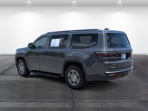 Used 2023 Jeep Wagoneer 4WD image 3