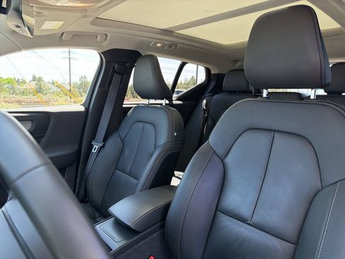 Used 2023 Volvo XC40 B5 Ultimate w/ Protection Package Premier AWD/4WD image 19