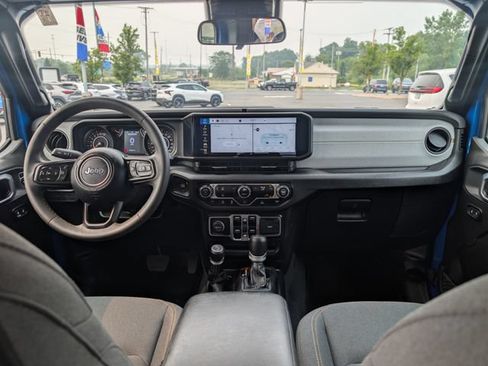 Used 2024 Jeep Gladiator Sport w/ Dual Top Group AWD/4WD image 11