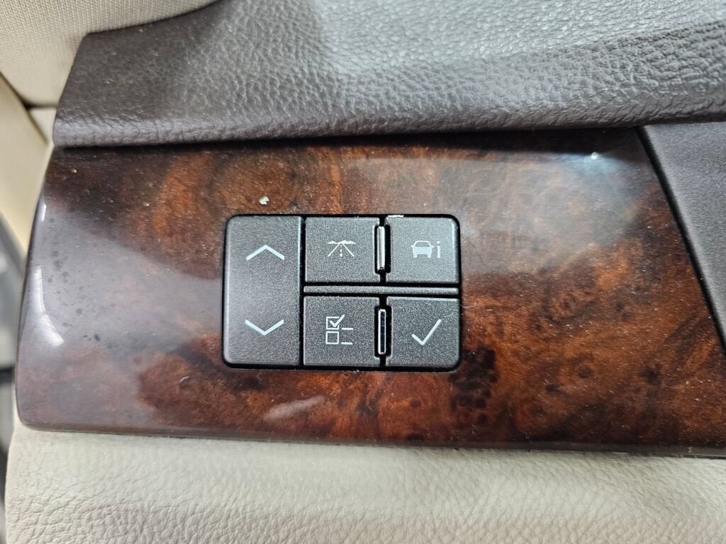 Used 2009 Cadillac DTS FWD image 24