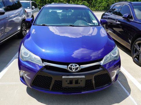 Used 2015 Toyota Camry SE FWD image 2