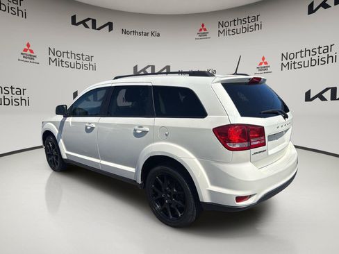 Used 2019 Dodge Journey SE w/ Blacktop Package FWD image 2