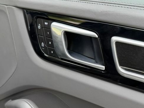 Used 2022 Porsche Cayenne E-Hybrid image 13