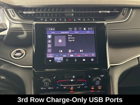 Used 2024 Jeep Grand Cherokee L Altitude AWD/4WD image 24