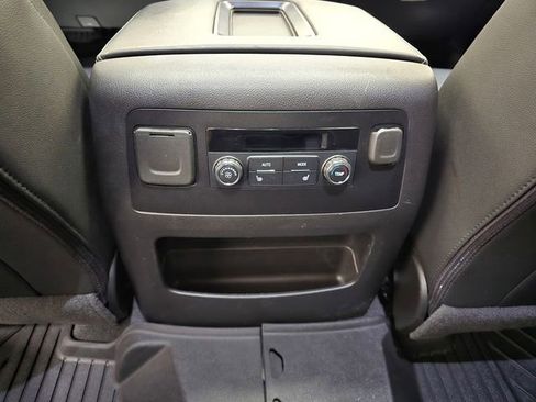 Used 2019 GMC Yukon SLT w/ Graphite Edition image 35