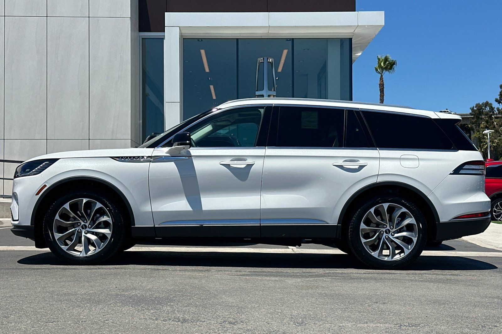 New 2026 Lincoln Aviator Reserve w/ Illumination Package RWD image 6