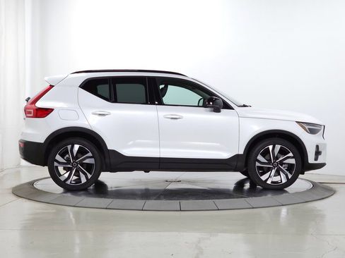 Used 2024 Volvo XC40 B5 Plus w/ Climate Package AWD/4WD image 11
