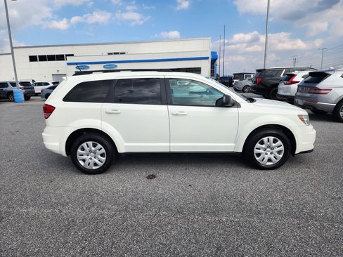 Used 2018 Dodge Journey SE image 3
