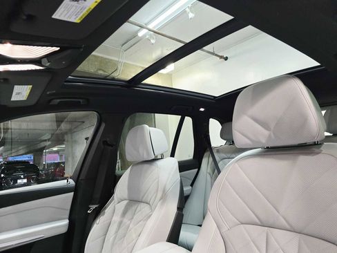 Used 2025 BMW X5 xDrive40i w/ M Sport Package image 24