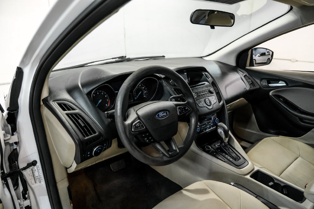 Used 2017 Ford Focus SE FWD image 3