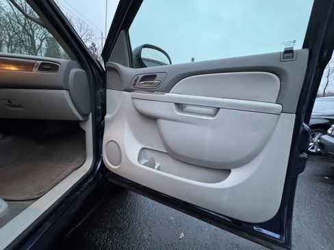 Used 2012 Chevrolet Avalanche LT image 28