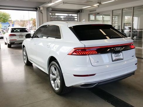 Used 2023 Audi Q8 Premium image 4