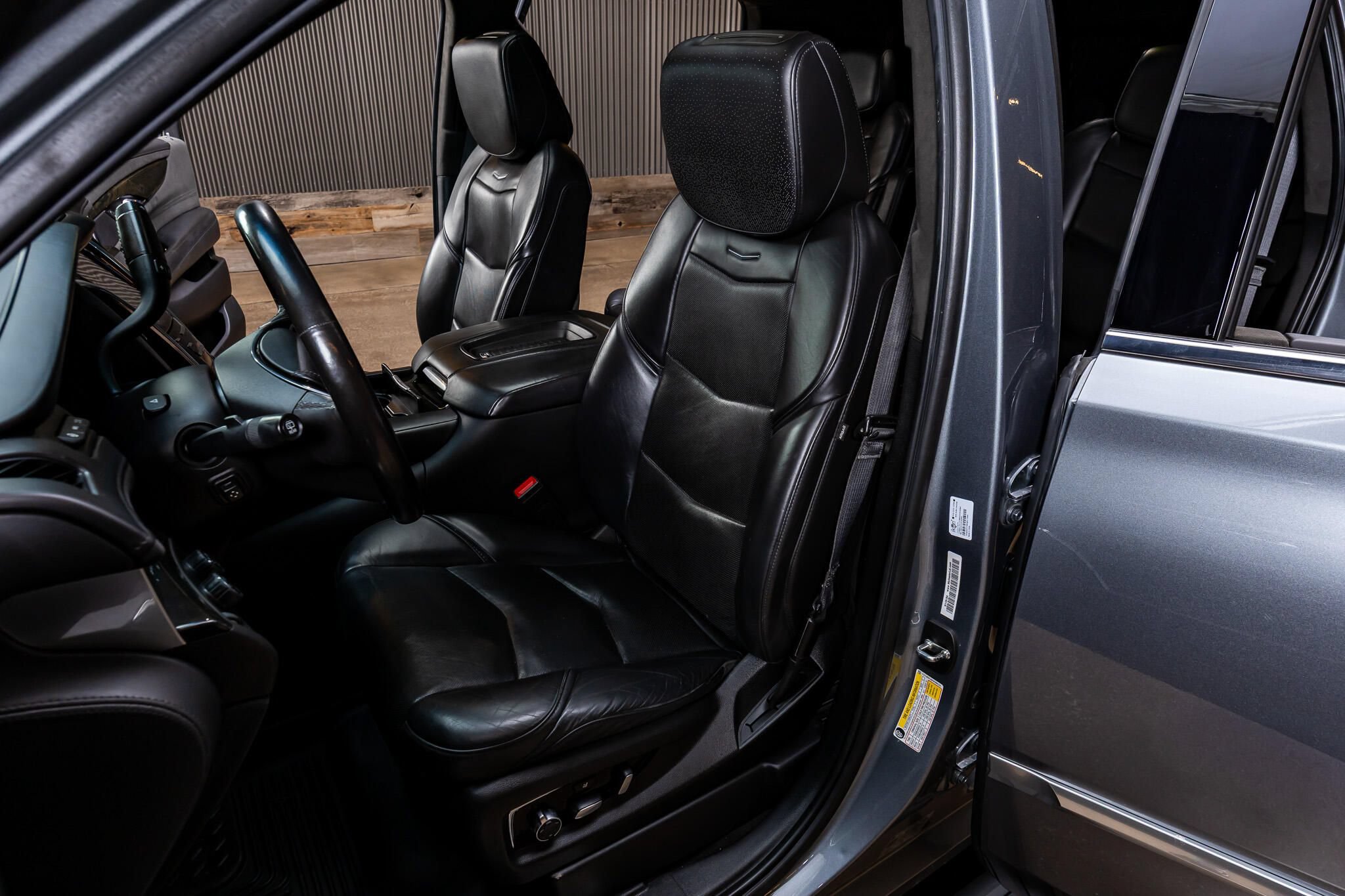 Used 2019 Cadillac Escalade Platinum AWD/4WD image 25