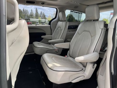Used 2021 Chrysler Pacifica Limited w/ Premium & Safety Sphere Group AWD/4WD image 28
