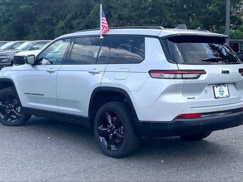 Certified 2025 Jeep Grand Cherokee L Altitude AWD/4WD image 11