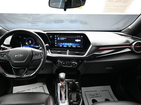 Used 2024 Chevrolet Trax RS w/ Sunroof Package FWD image 14
