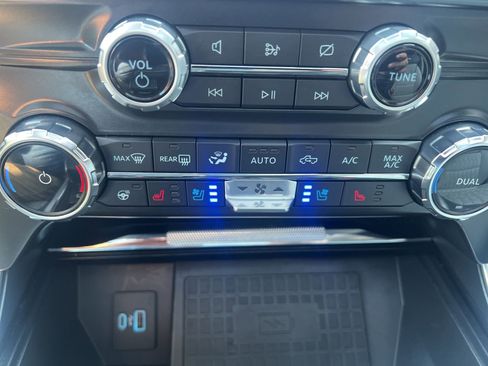 Used 2022 Ford F150 Limited AWD/4WD image 27