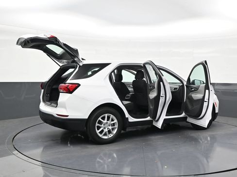 Used 2024 Chevrolet Equinox LS FWD image 29
