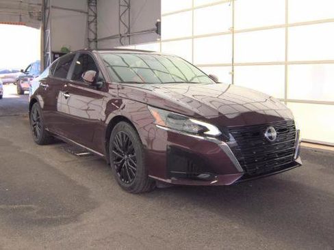 Used 2025 Nissan Altima 2.5 SV w/ SV Special Edition Package FWD image 2