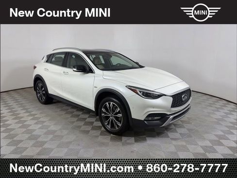 Used 2018 INFINITI QX30 Premium w/ Navigation Package image 1