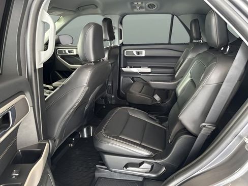 Used 2022 Ford Explorer XLT w/ Equipment Group 202A image 16