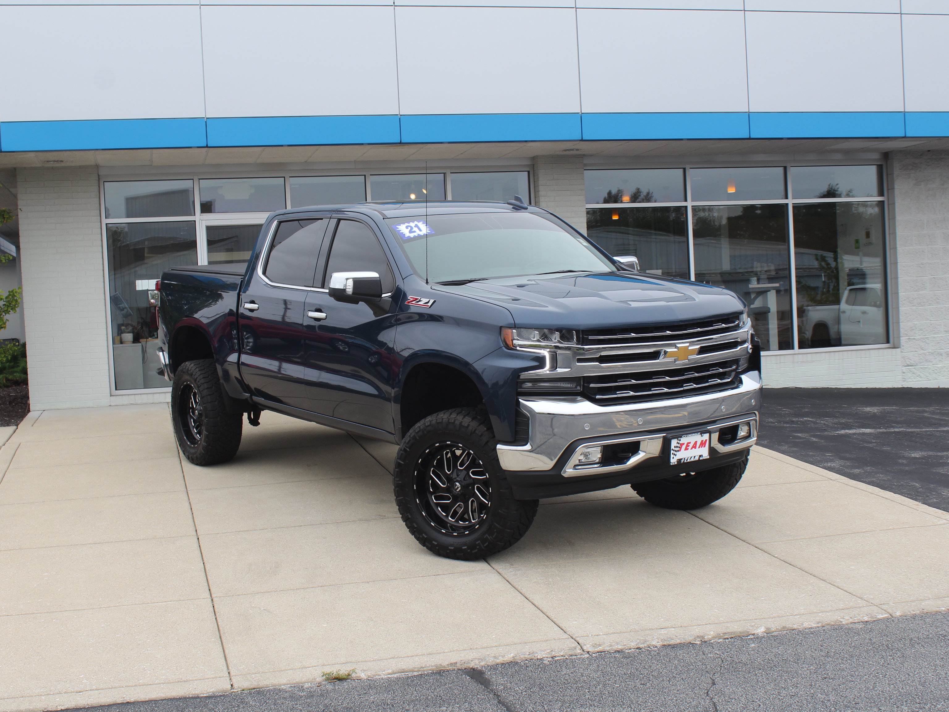 Used 2021 Chevrolet Silverado 1500 LTZ AWD/4WD image 4