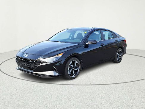 Used 2023 Hyundai Elantra Limited image 2