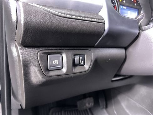 Used 2023 GMC Acadia SLE w/ Driver Convenience Package image 18