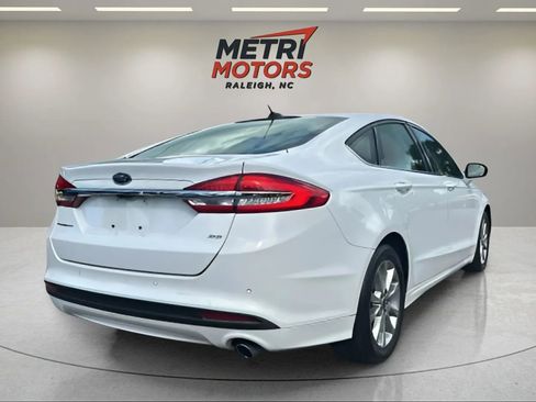 Used 2017 Ford Fusion SE image 12
