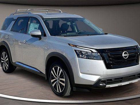 New 2025 Nissan Pathfinder Platinum w/ Black Appearance Package image 2
