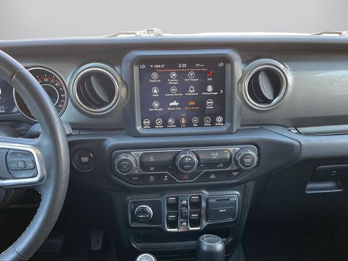 Used 2023 Jeep Gladiator Overland AWD/4WD image 12