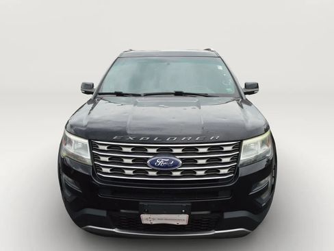 Used 2016 Ford Explorer XLT w/ Equipment Group 202A AWD/4WD image 2