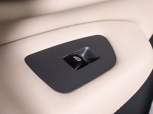 New 2026 Volvo XC90 B6 Plus w/ Protection Package Premier image 18