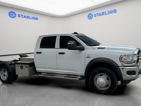 Used 2024 RAM 5500 Tradesman w/ Chrome Appearance Group AWD/4WD image 12