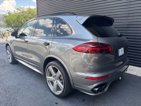 Used 2017 Porsche Cayenne Turbo S AWD/4WD image 3