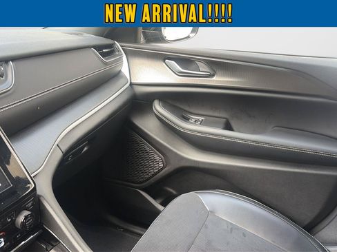 Used 2023 Jeep Grand Cherokee Altitude AWD/4WD image 19